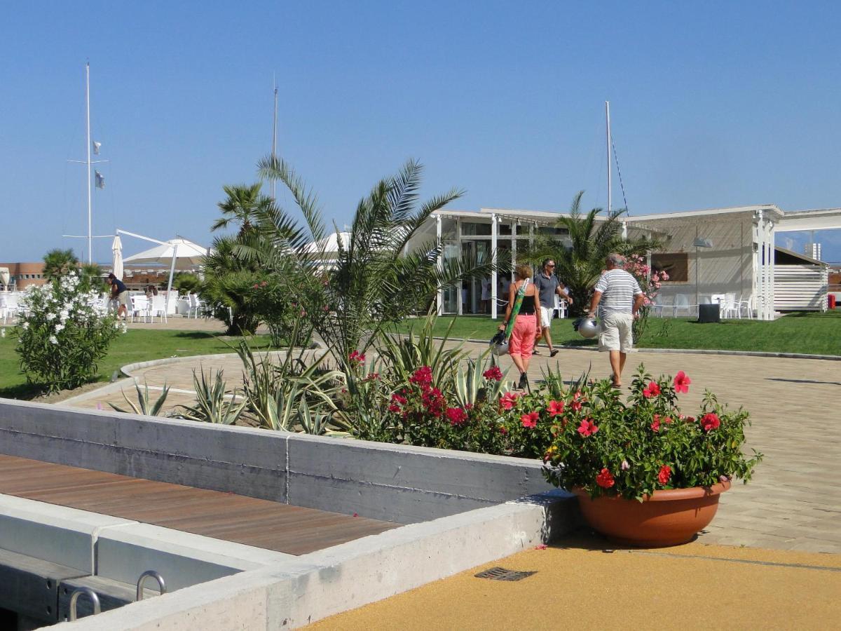 Villino Ermione Hotell Marina Di Pisa Eksteriør bilde